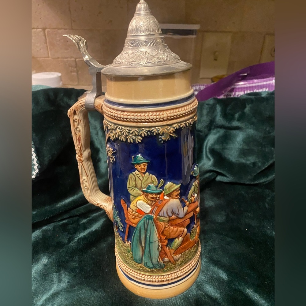 "Alter Gerz Bierkrug," or an old Gerz beer stein. Large